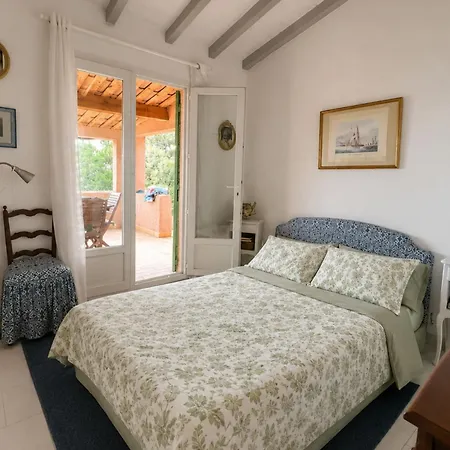 House With 2 Terraces And A Garden In Pietrosella