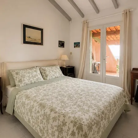House With 2 Terraces And A Garden In Holiday home *