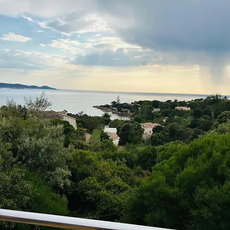 House With 2 Terraces And A Garden In Pietrosella